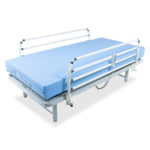 cama articulada geriátrica con colchón geriátrico y barandillas